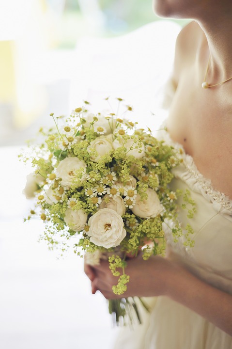 結婚式　花嫁　白のブーケ